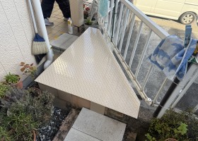 玄関ﾎﾟｰﾁ横ｽﾃｯﾌﾟ修繕工事　担当：木村勝利