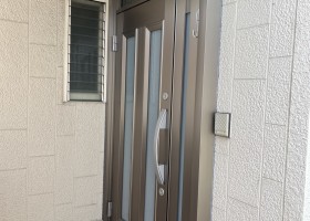 玄関ﾄﾞｱ ﾘﾌｫｰﾑ工事　担当：高橋直仁